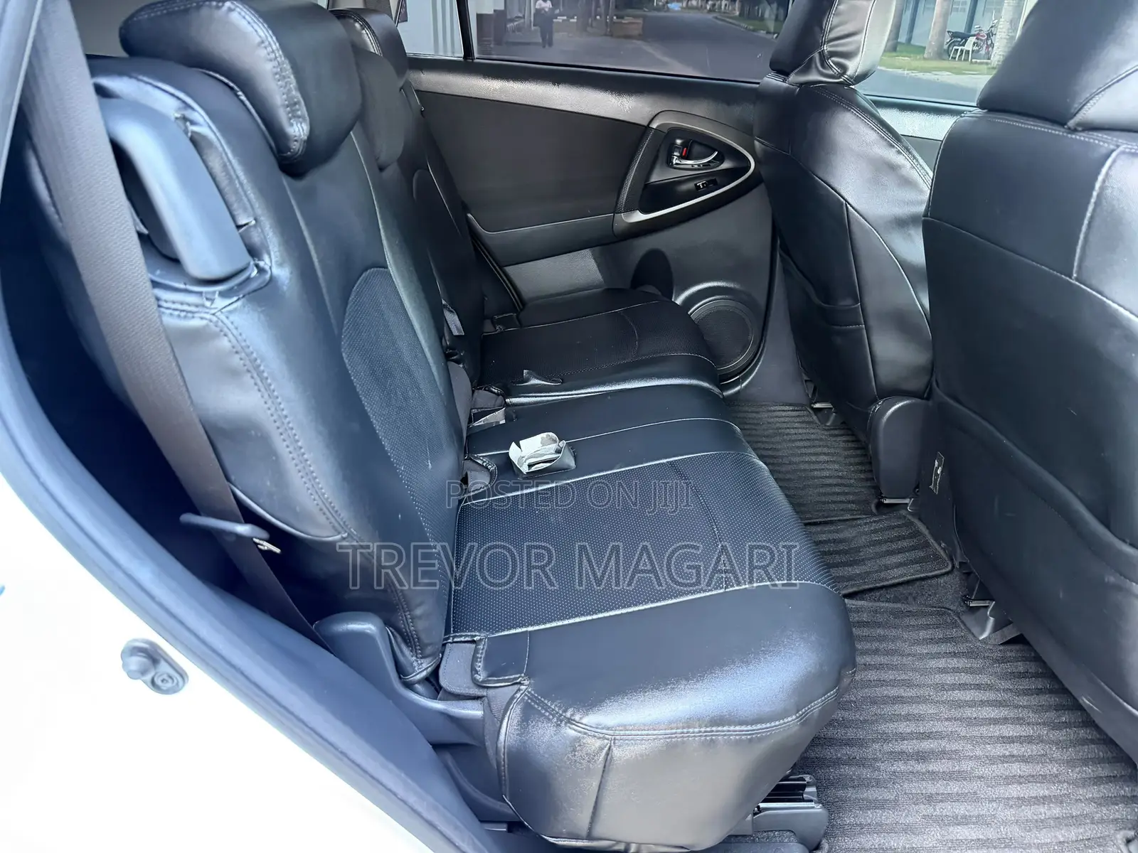 Toyota Vanguard 2011 White