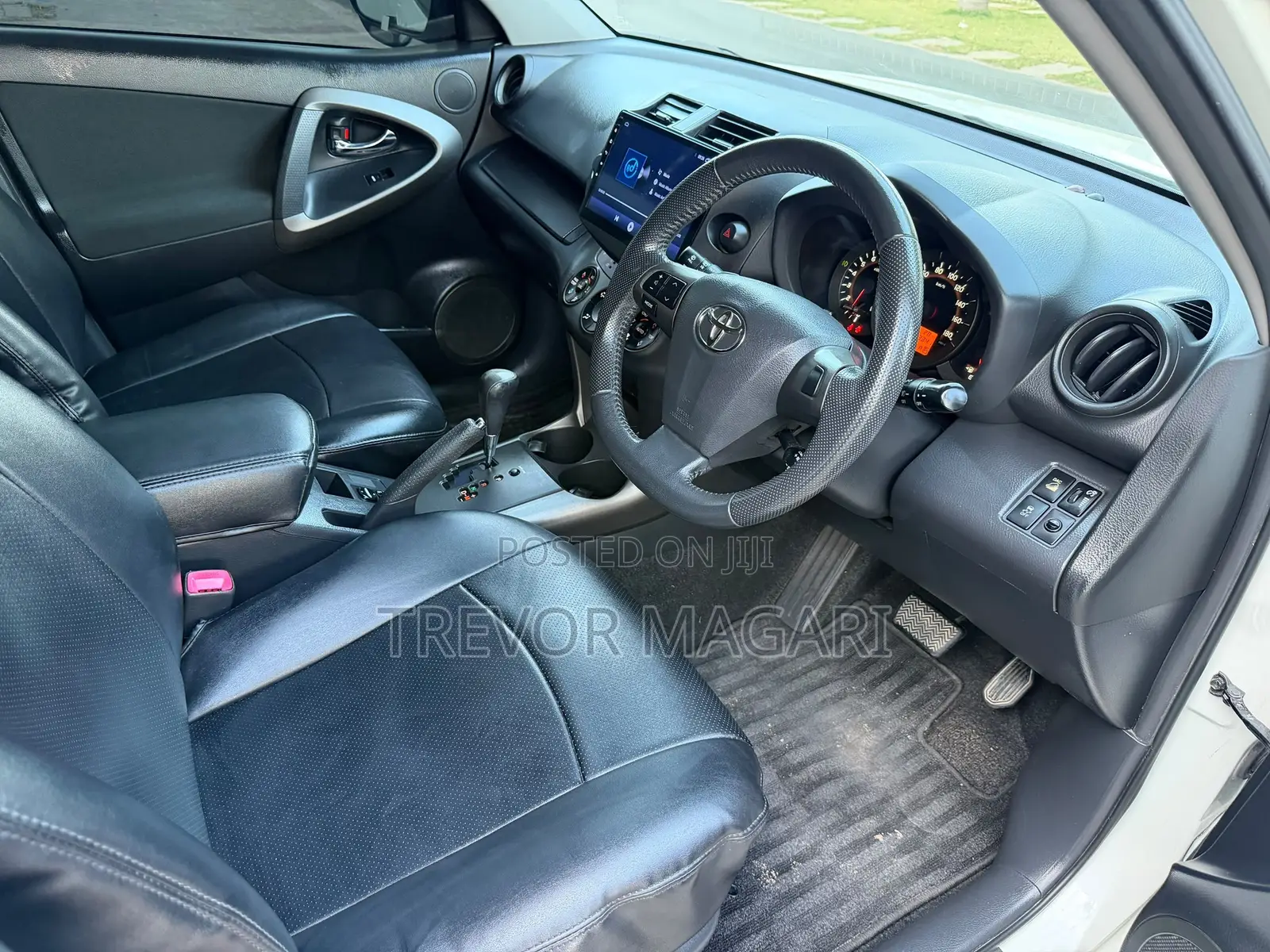 Toyota Vanguard 2011 White
