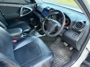 Toyota Vanguard 2011 White