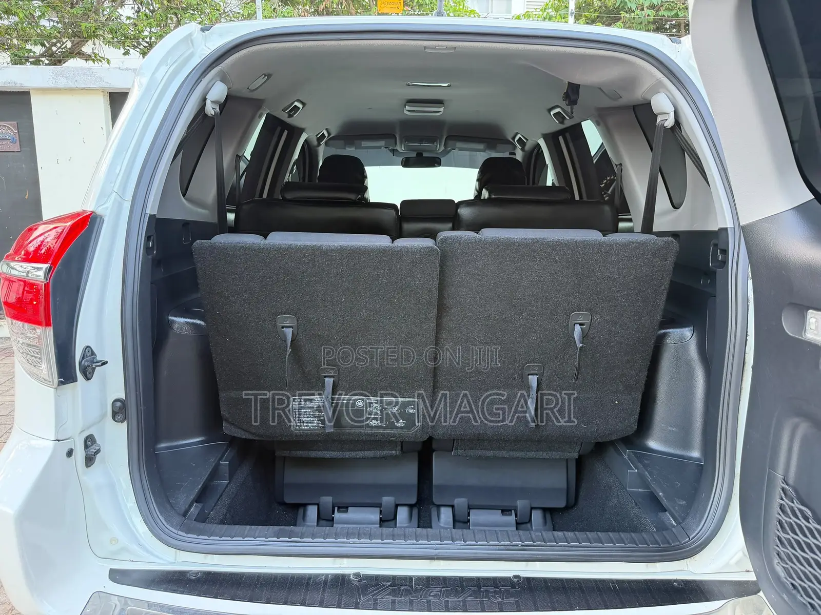 Toyota Vanguard 2011 White