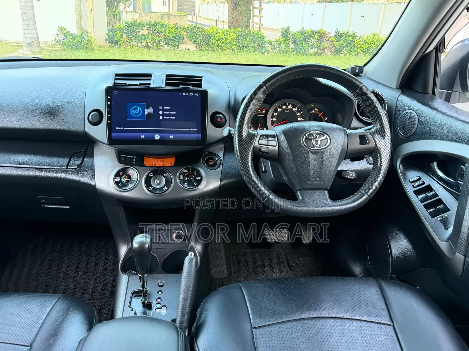 Toyota Vanguard 2011 White