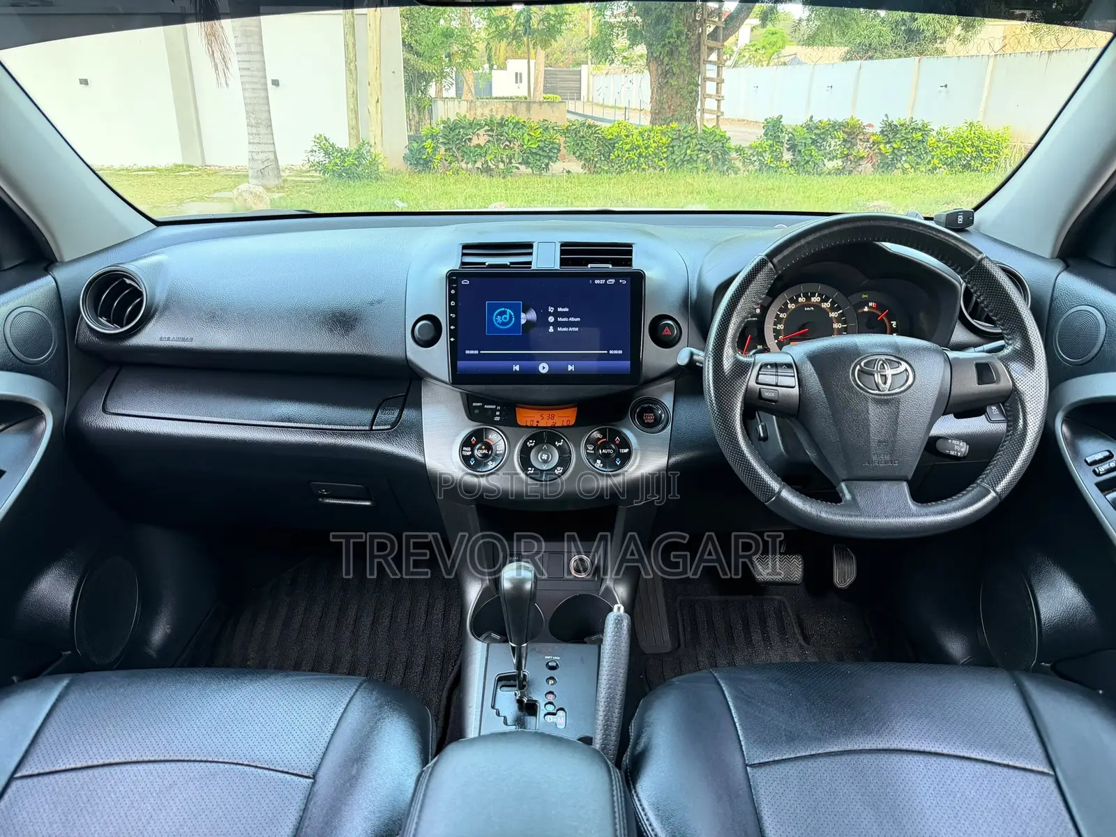Toyota Vanguard 2011 White