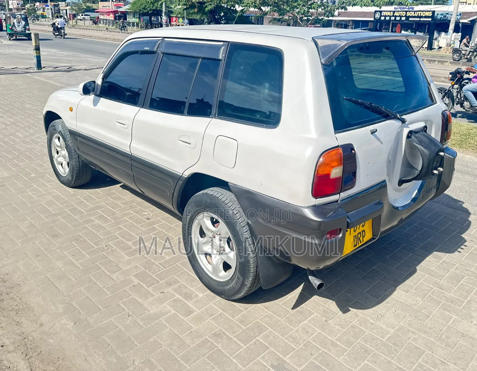 Toyota RAV4 1997 White