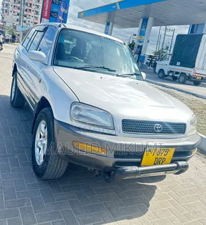 Toyota RAV4 1997 White