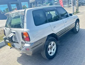 Toyota RAV4 1997 White