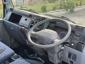 Mitsubishi Canter Nzuri(tani) 2 Tonnes.