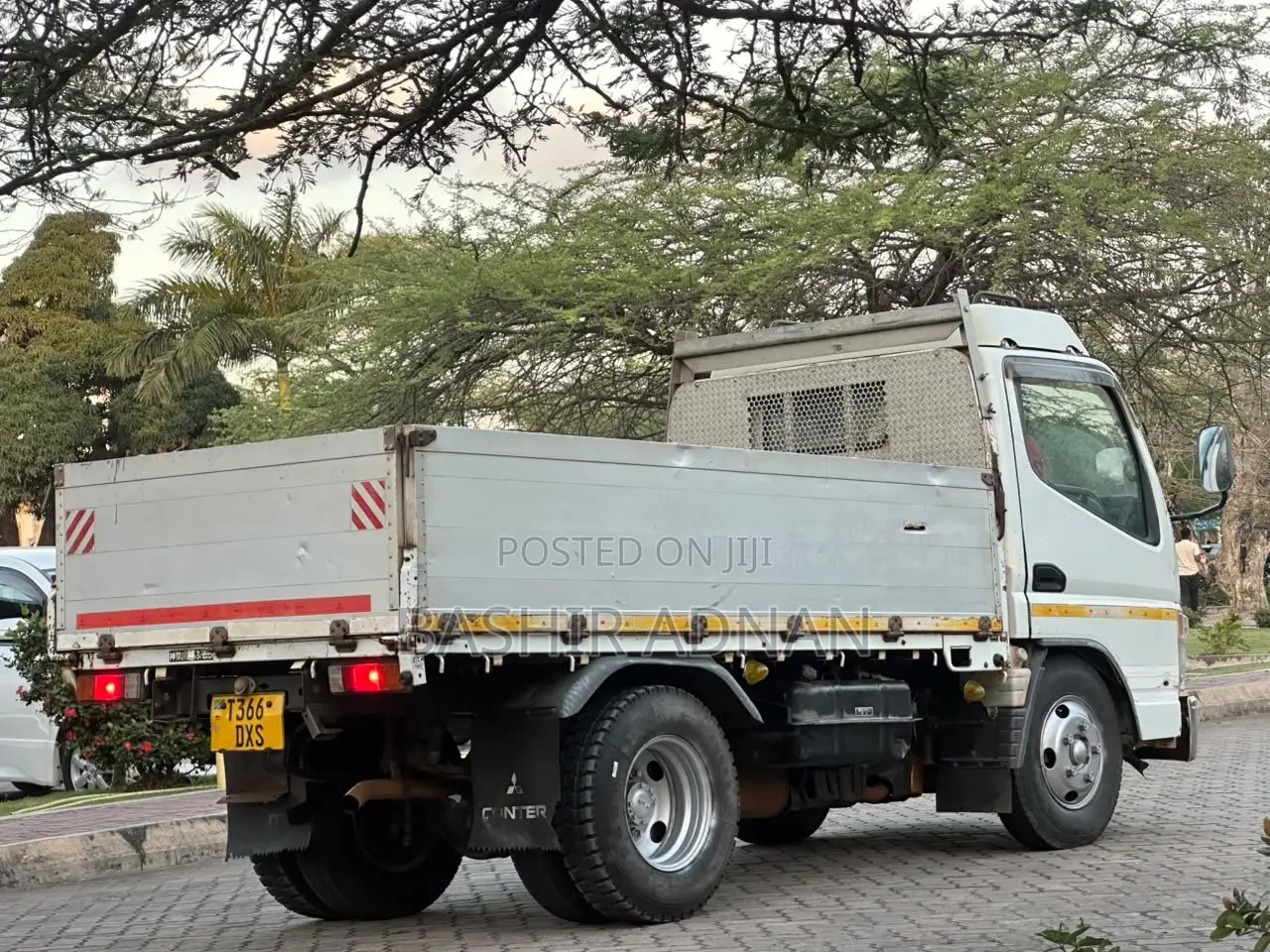 Mitsubishi Canter Nzuri(tani) 2 Tonnes.