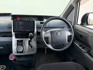 Toyota Noah 2010 Silver