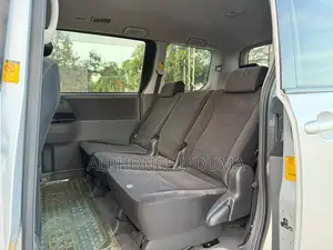 Toyota Noah 2010 Silver