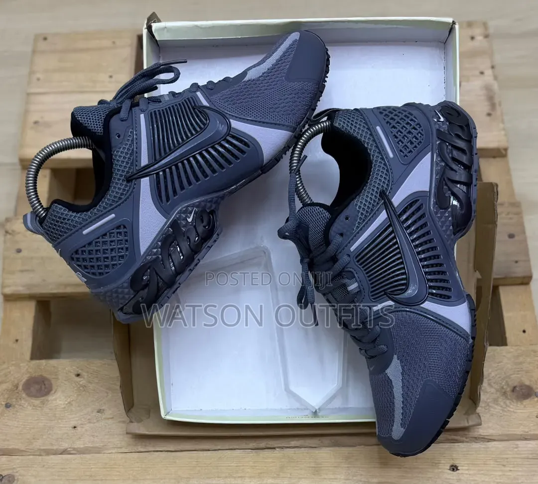 Men's Leather Sneakers Shoes in Nike Classic Design