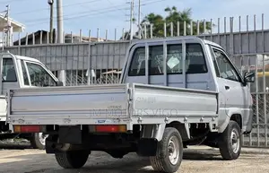 Toyota TOWNACE Pick-Up Silver
