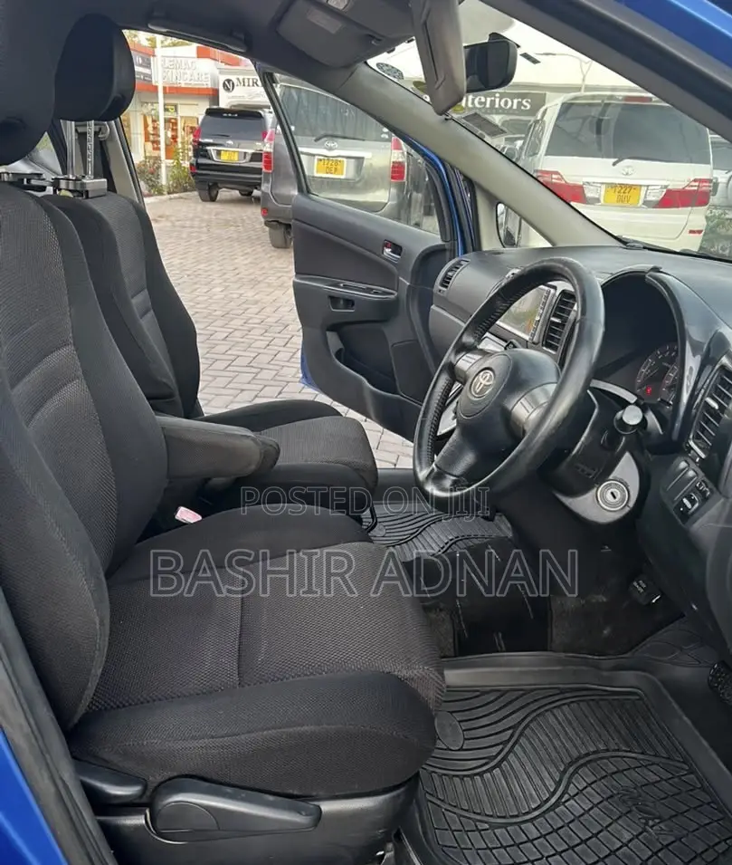 Toyota Wish 2005 Blue