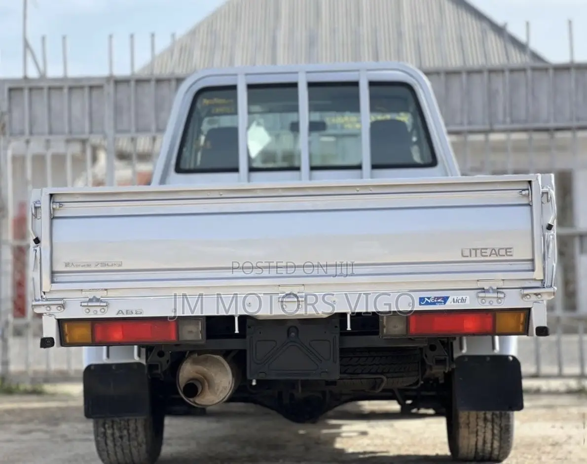 Toyota TOWNACE Pick-Up Silver