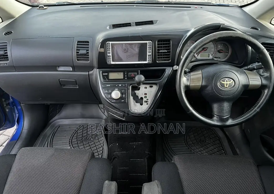 Toyota Wish 2005 Blue