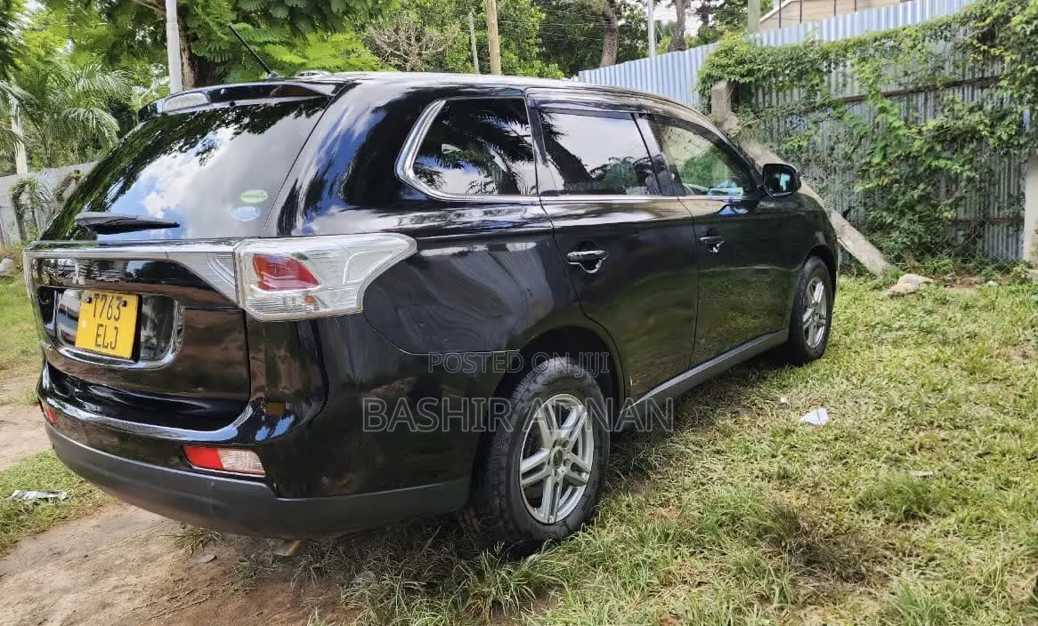 Mitsubishi Outlander 2012 Black
