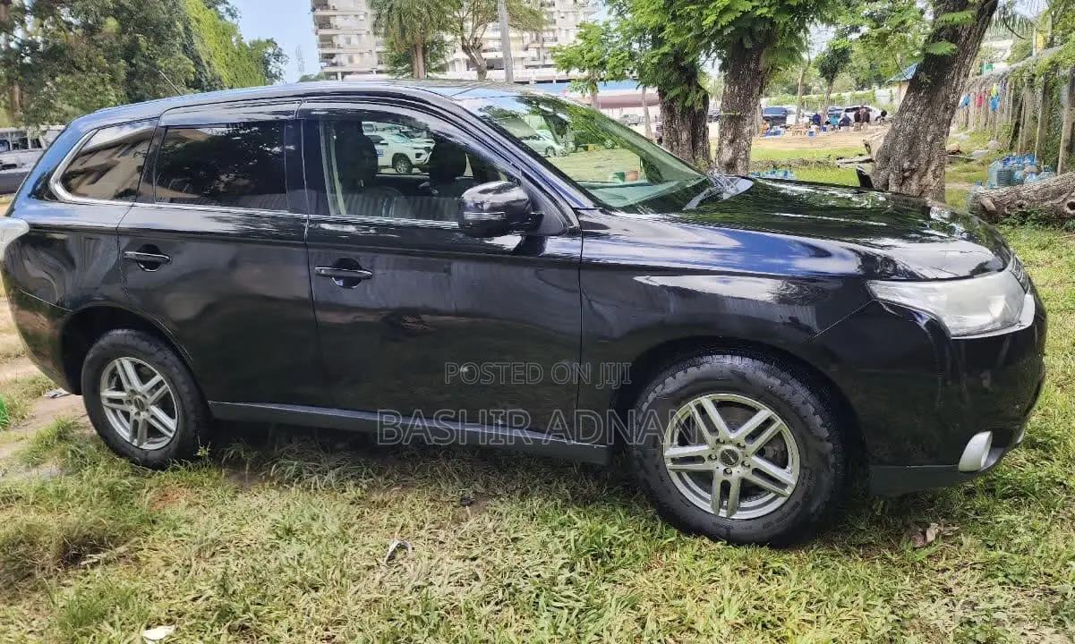 Mitsubishi Outlander 2012 Black