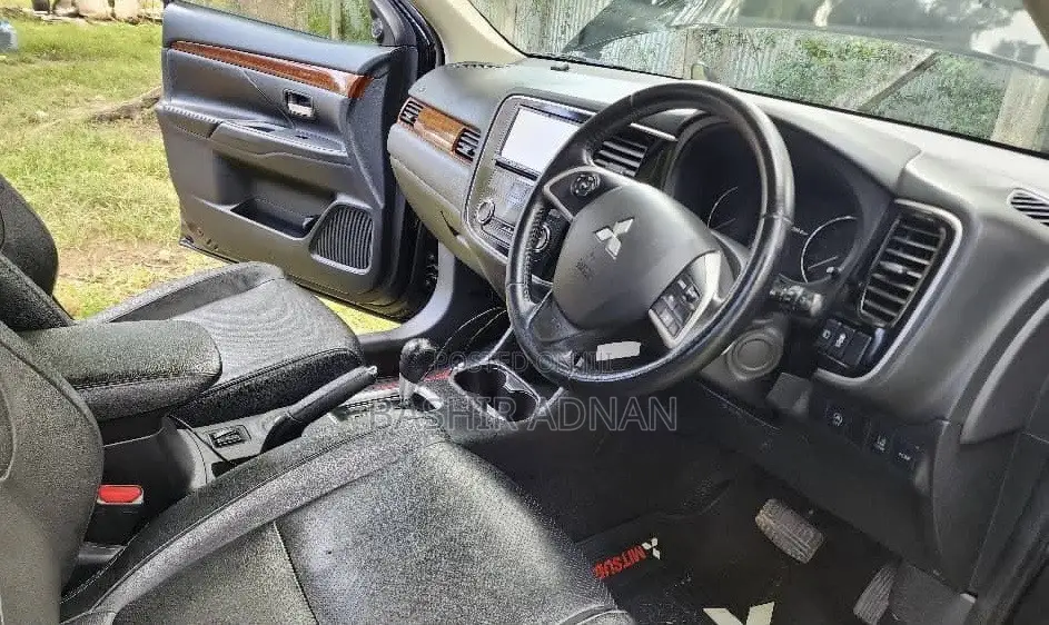 Mitsubishi Outlander 2012 Black