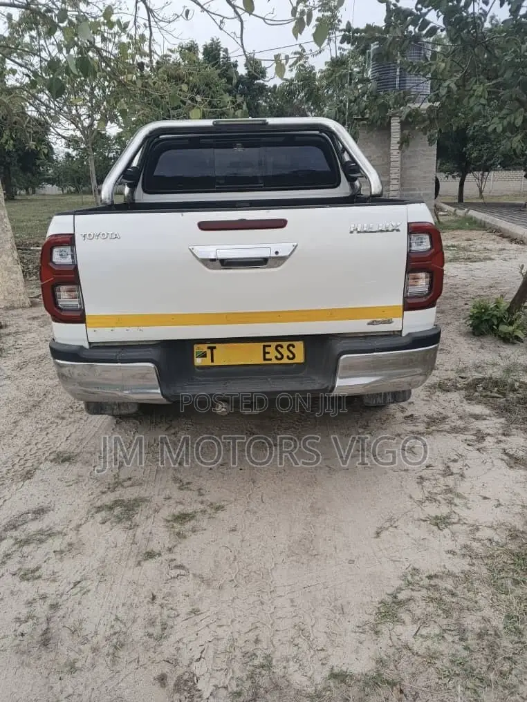 Toyota Hilux 2019 White