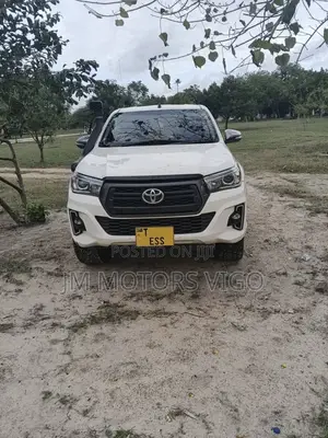 Toyota Hilux 2019 White