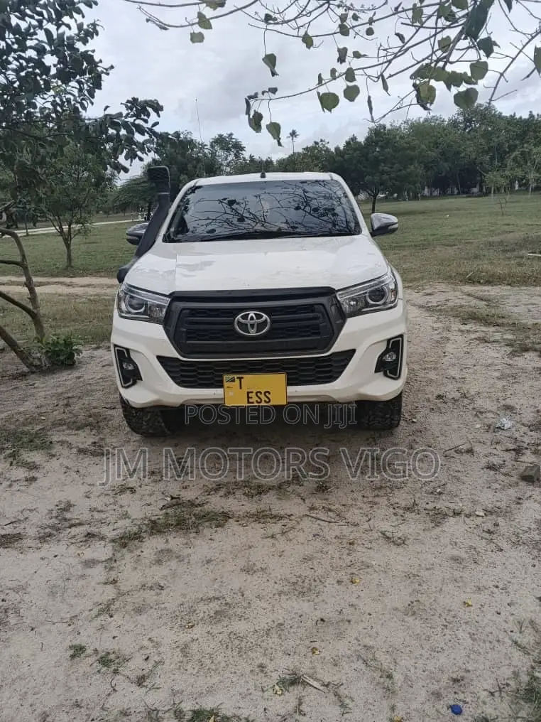 Toyota Hilux 2019 White