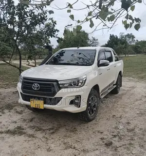 Toyota Hilux 2019 White