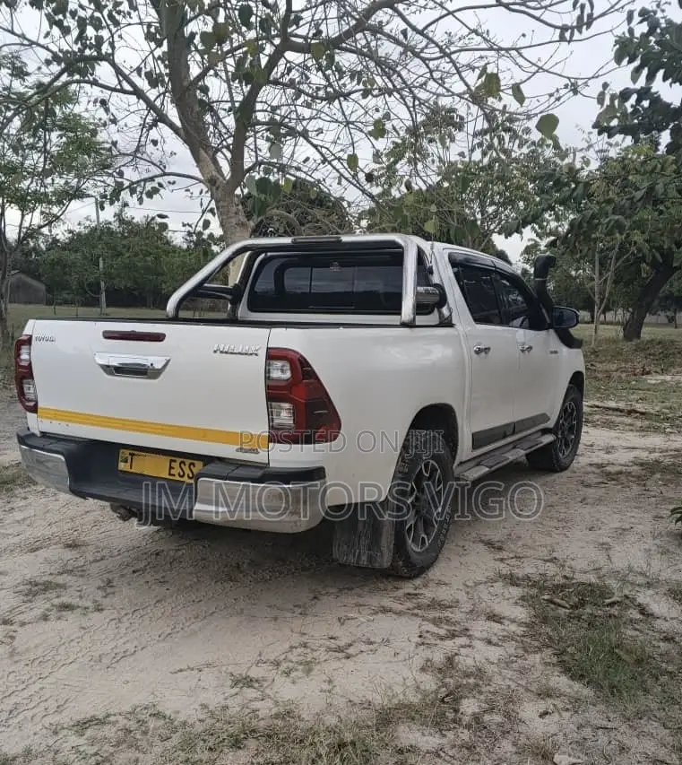 Toyota Hilux 2019 White
