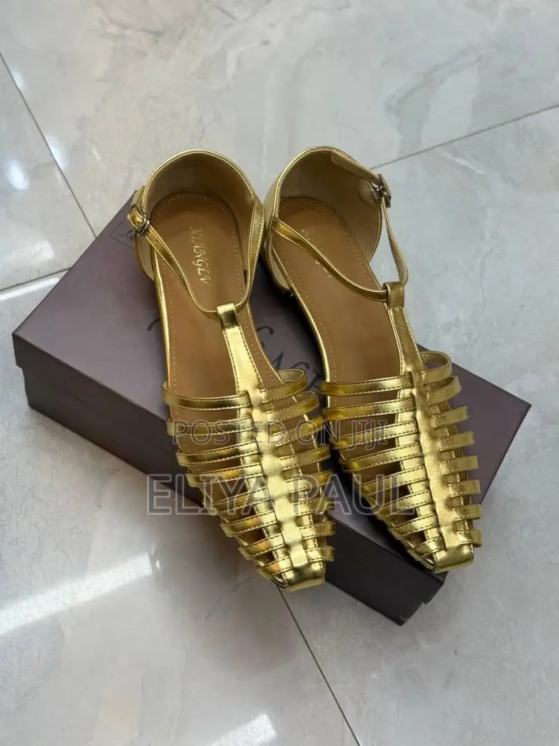 FLAT SANDALS Brown,black and Gold