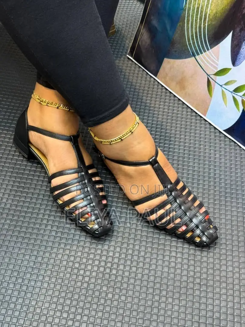 FLAT SANDALS Brown,black and Gold