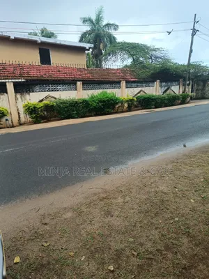 Commercial Plot for Sale in the Oysterbay Guinea Avenue