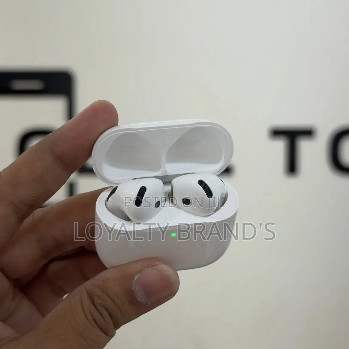 Apple Aipods 5 - ANC Wireless Charger