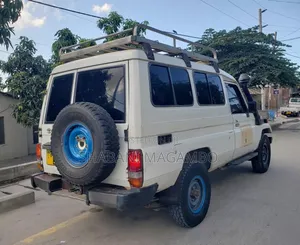 Toyota Land Cruiser 2007 Off white