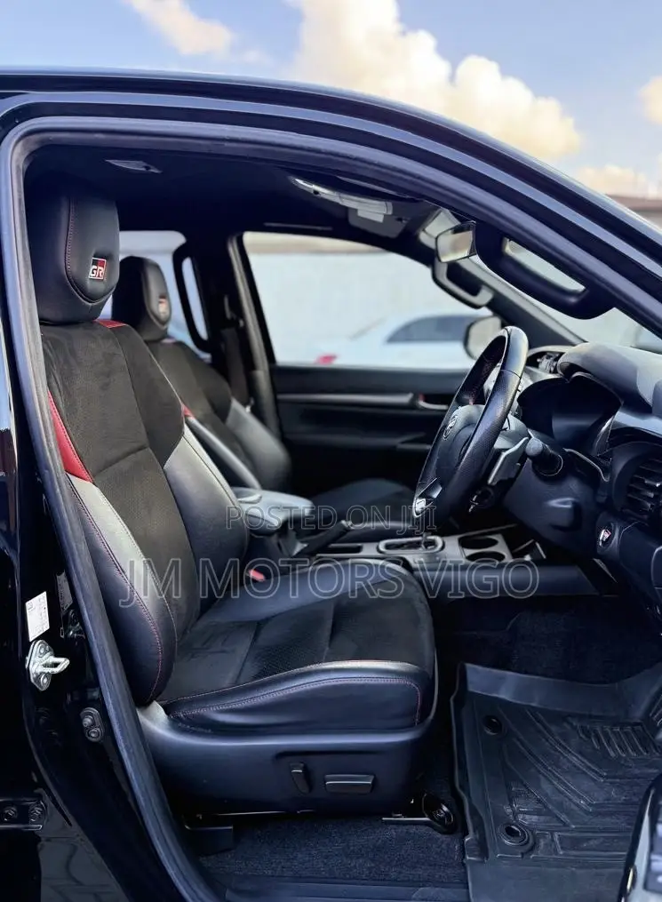 Toyota Hilux 2022 Black