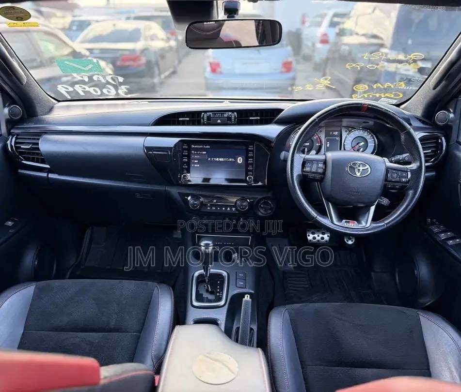 Toyota Hilux 2022 Black