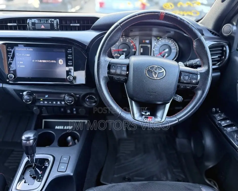 Toyota Hilux 2022 Black