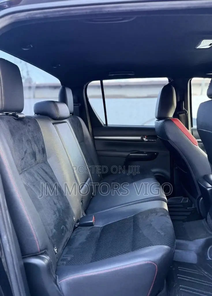 Toyota Hilux 2022 Black
