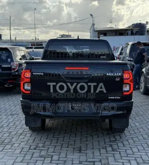 Toyota Hilux 2022 Black
