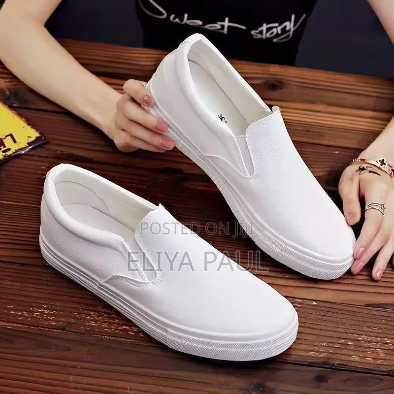 Casual Slip on Black and White