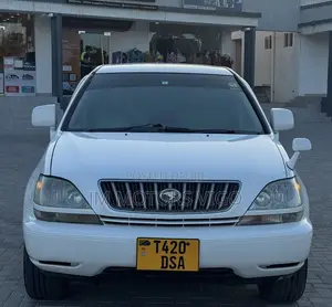 Toyota Harrier 2001 White