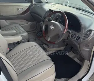 Toyota Harrier 2001 White