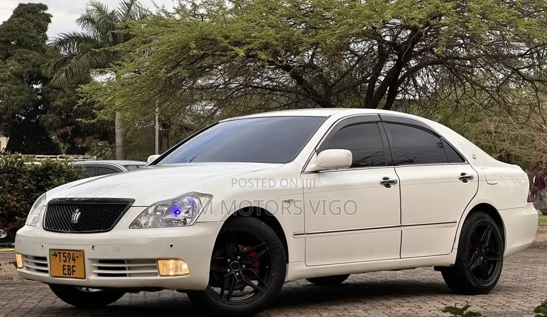 Toyota Crown 2006 Pearl