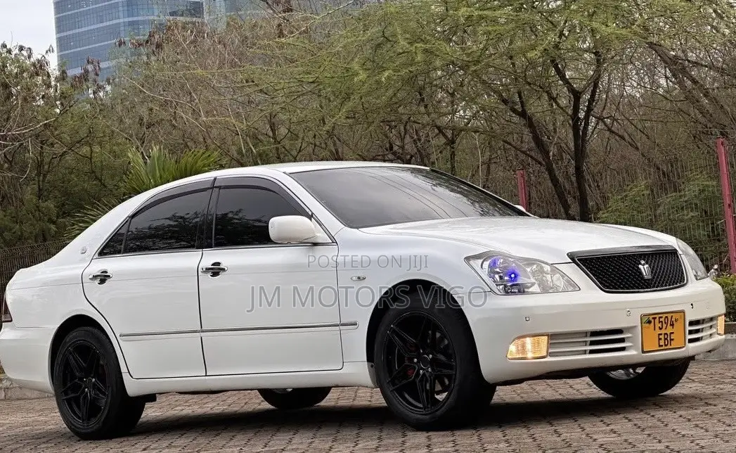 Toyota Crown 2006 Pearl