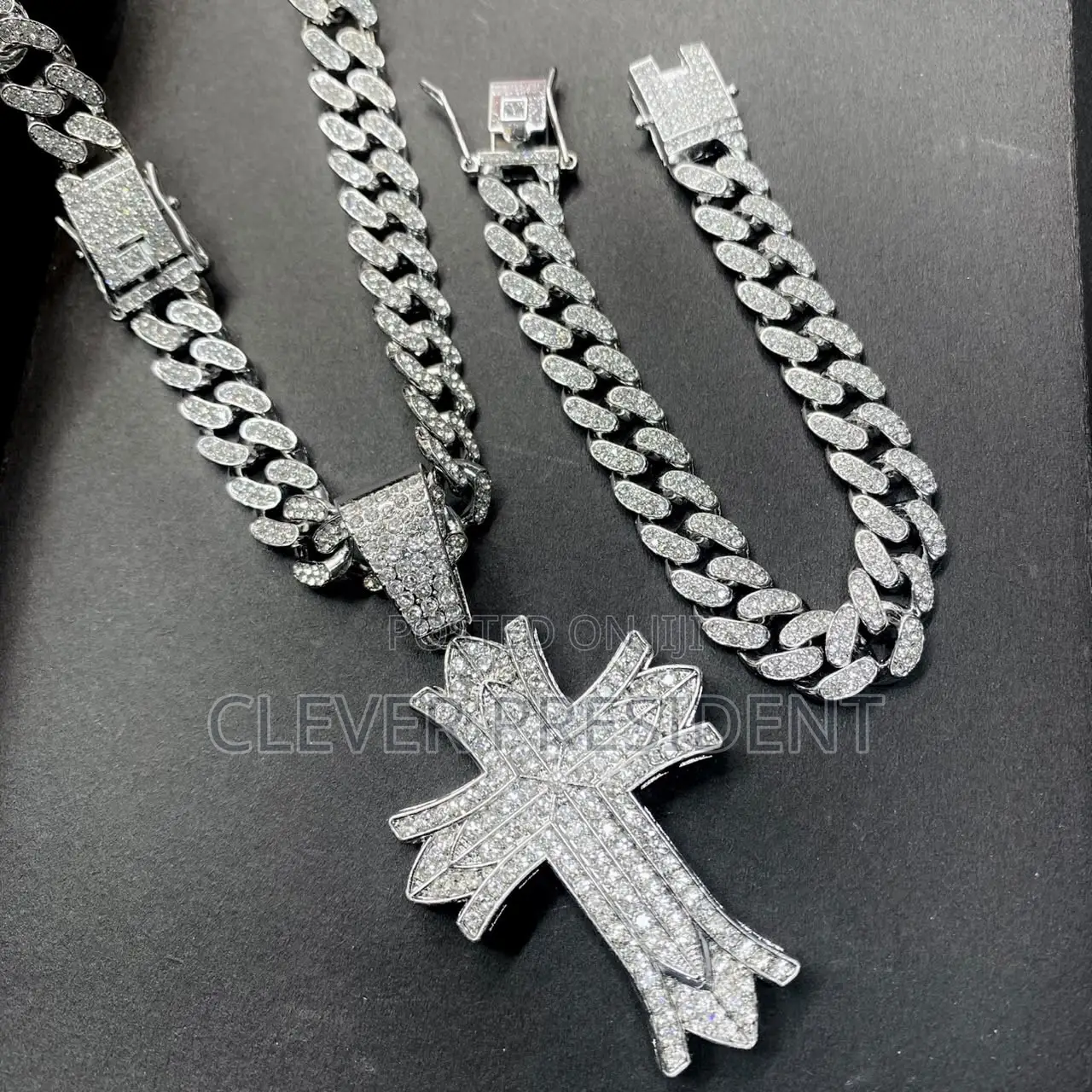 Chains Azipauki