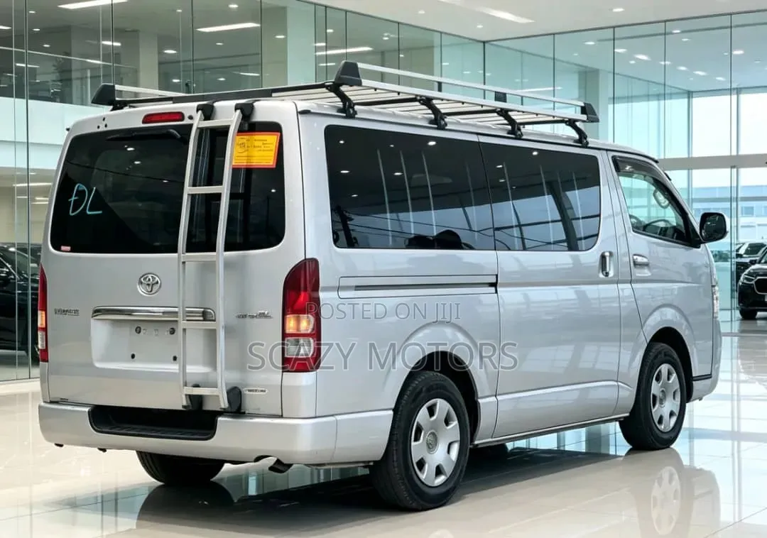 Toyota Quantum 2012 Silver