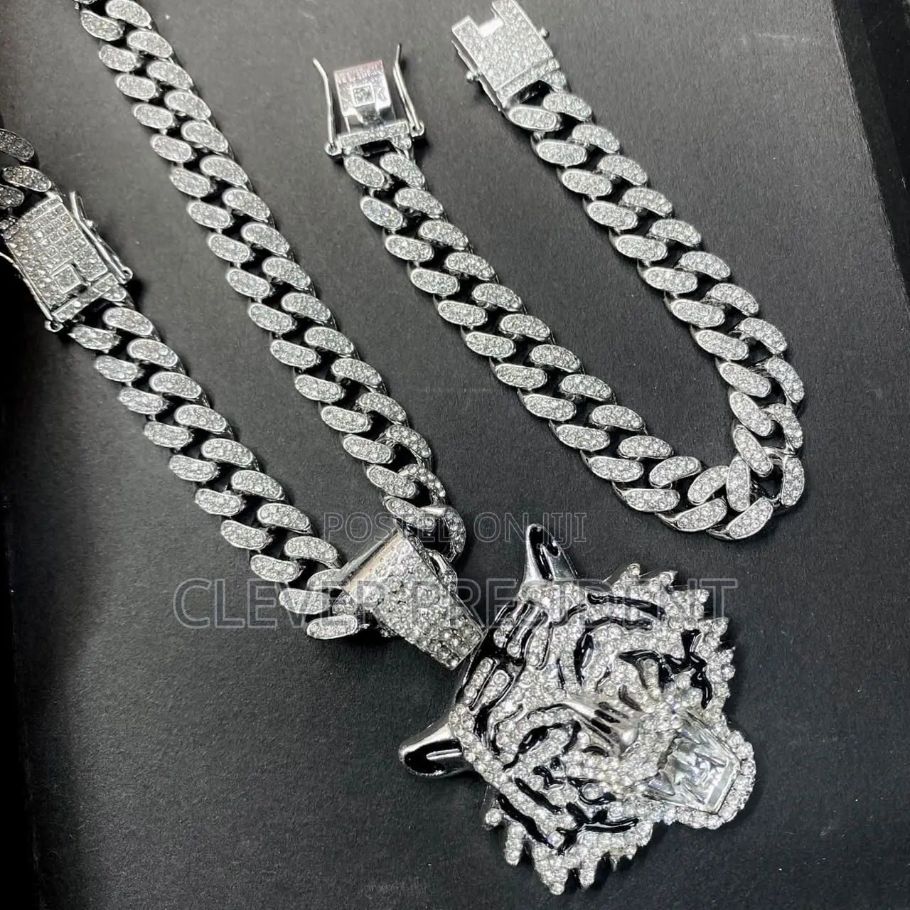 Chains Azipauki