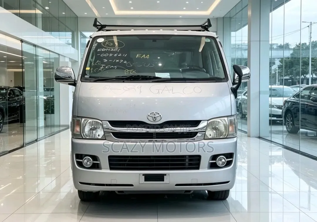 Toyota Quantum 2012 Silver
