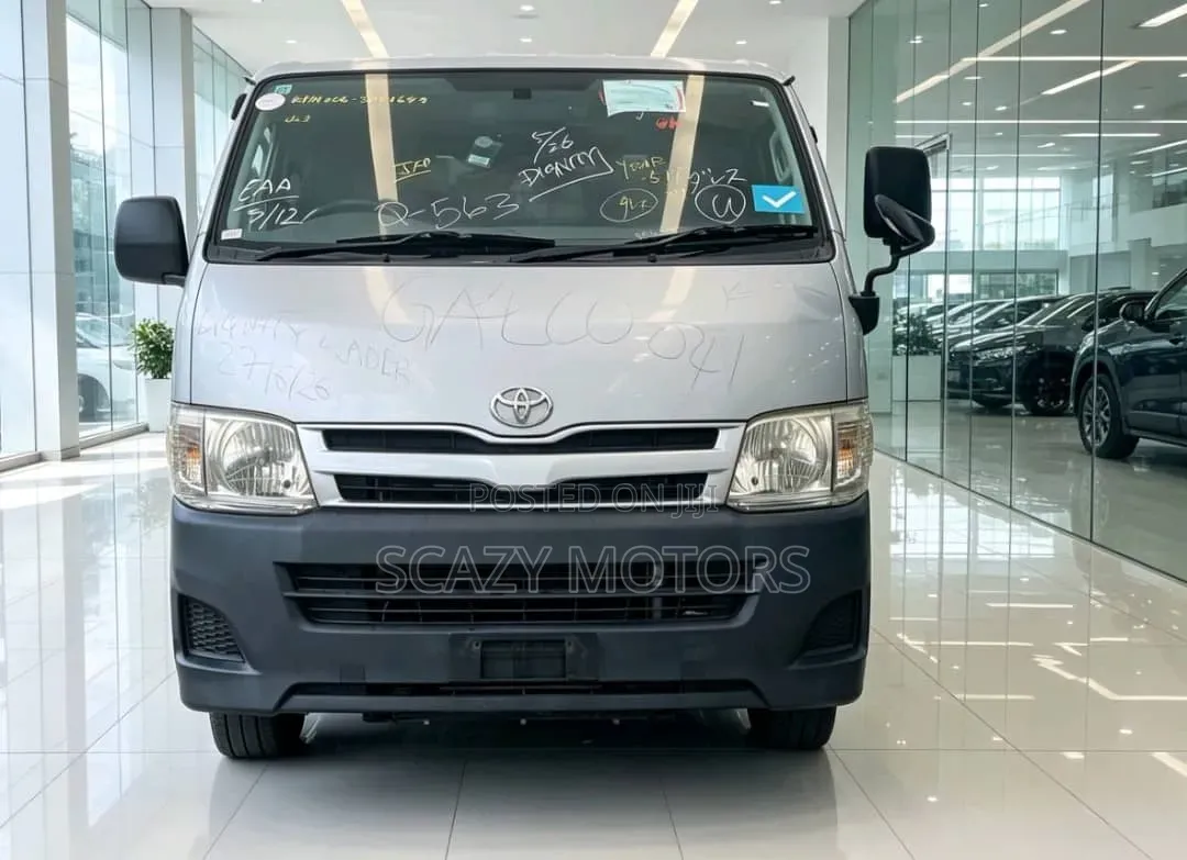 Toyota Quantum 2010 Silver