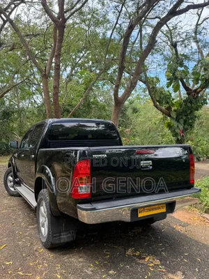 Toyota Hilux 2.5 D-4D 4X4 SRX 2011 Black