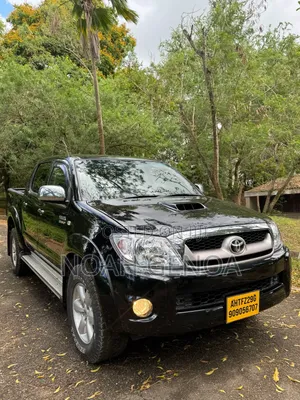 Toyota Hilux 2.5 D-4D 4X4 SRX 2011 Black