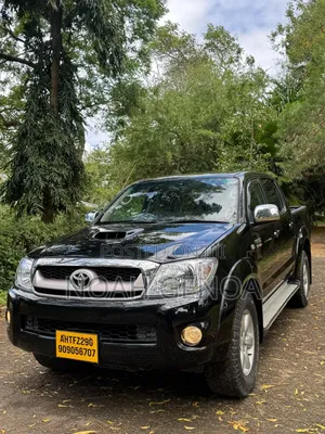 Toyota Hilux 2.5 D-4D 4X4 SRX 2011 Black