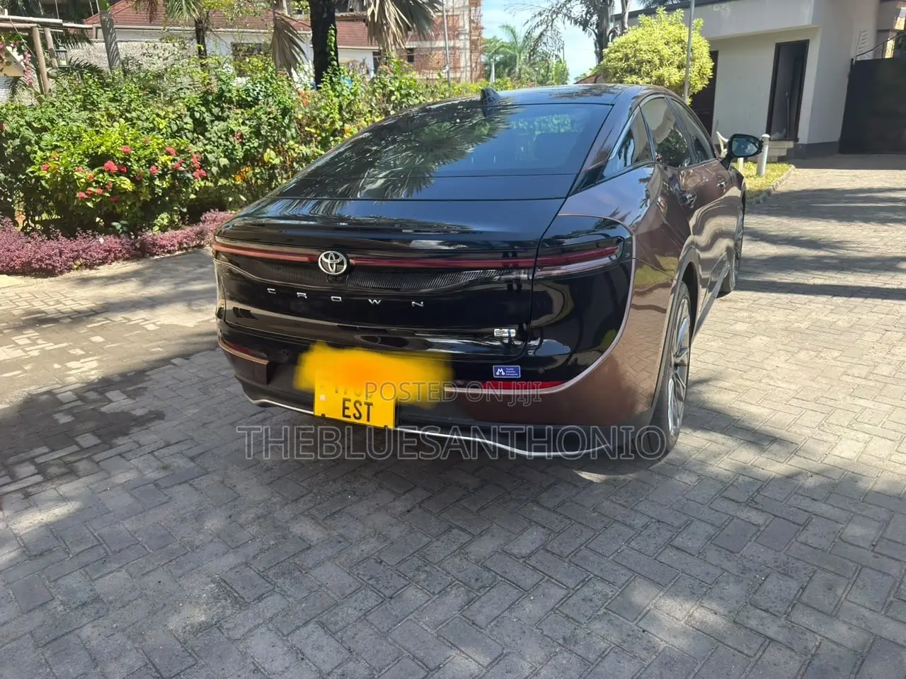 Toyota Crown 2025 Burgundy